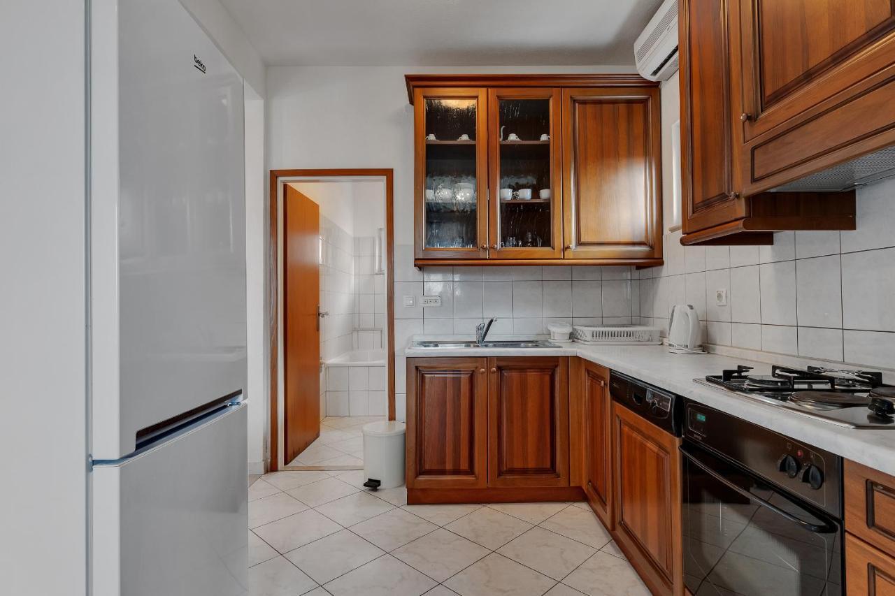 Apartments Tihomir Musac Omiš Exterior foto