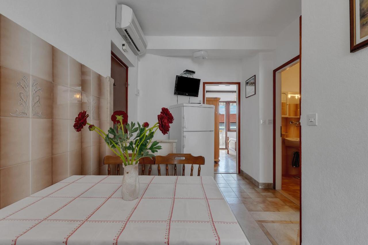 Apartments Tihomir Musac Omiš Exterior foto